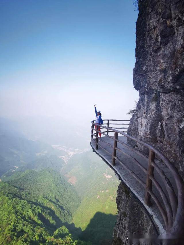 坐著電梯也能上的龍頭山成了陝南旅遊新網紅,究竟有啥美景?