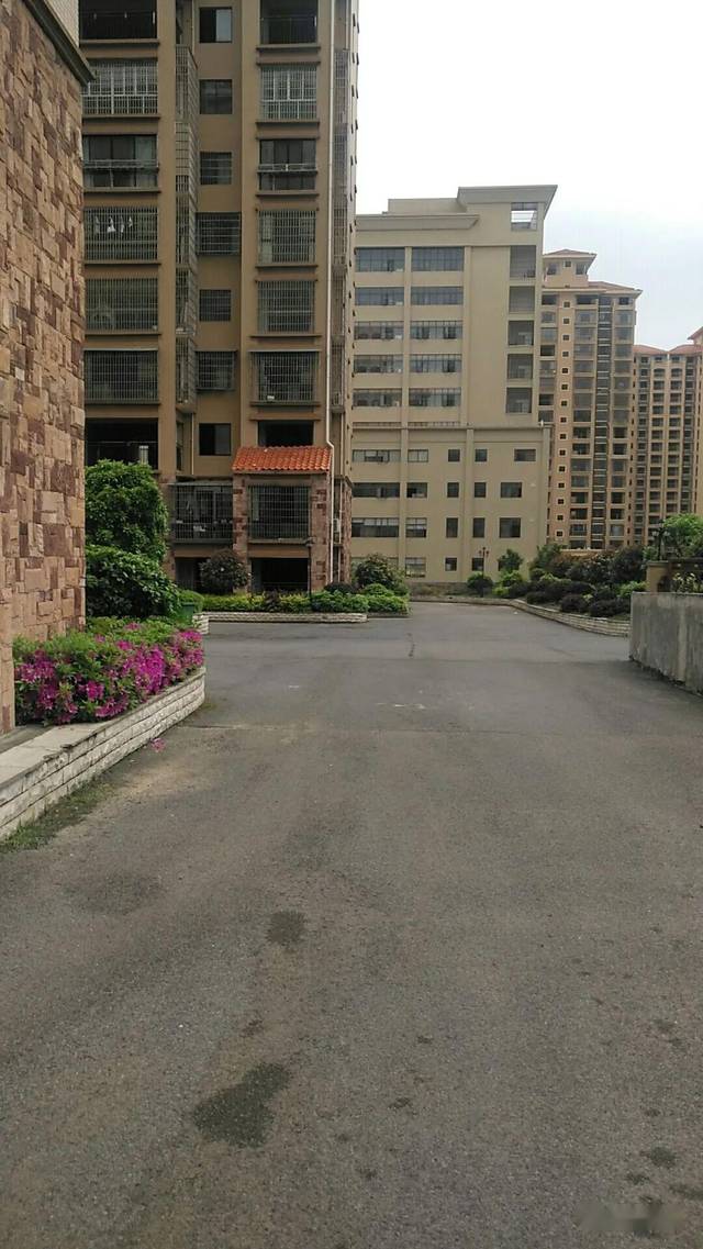 位于邵东市两市镇宋家塘村福星御景城a2栋二单元103号房产