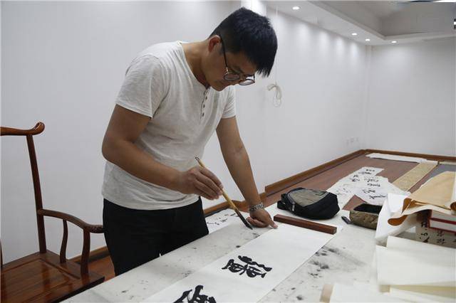 饮真茹强 蓄素守中 王乐天书法册页展将在南塘艺术部落举办