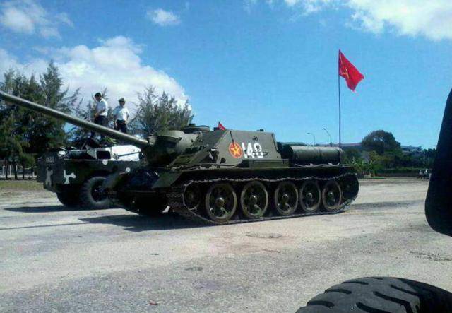 图为越南陆军中还在服役的二战装甲车辆