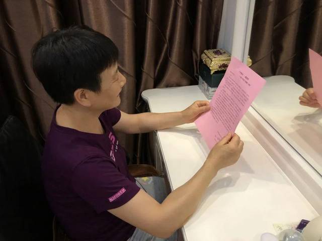为此,公司总裁白宝鲲为800多名老员工家属亲笔写了一封信,以感谢他们
