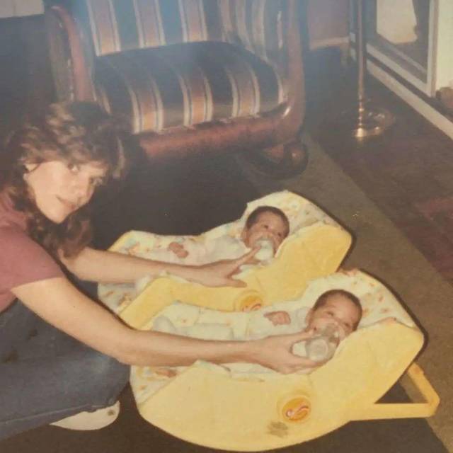 布瑞·贝拉:"母亲节快乐,我的妈妈,我的奶奶,我的姐妹和天下所有的