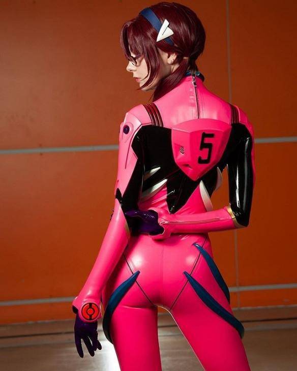 俄妹cos《eva》真希波:性感紧身胶衣战斗服诱惑