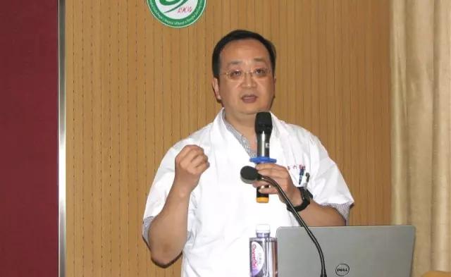 王磊 副主任医师 演讲主题:基于3d打印接骨板三维塑性微创治疗肱骨中