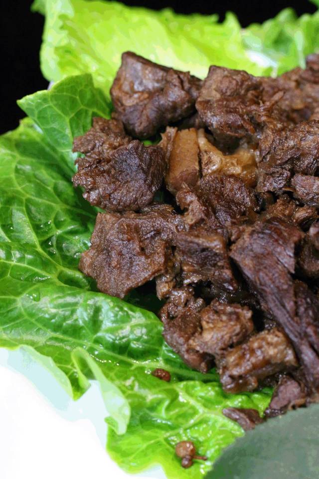 店内自制卤水卤制的坨坨牛肉,纯正清香,直接吃的话有一种类似于西藏