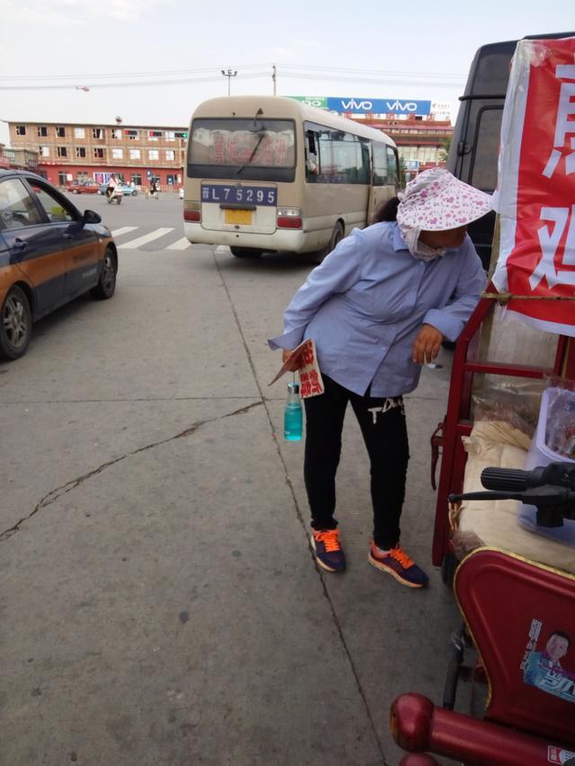 临汾尧庙汽车站附近乱象:拉客一族