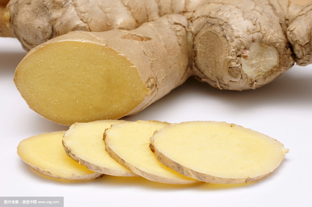每天早晨含姜片好处多 感冒胆结石跑光光