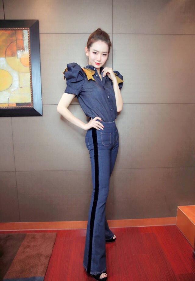 戚薇这么穿牛仔,忒女王范儿,纯纯的逆生长