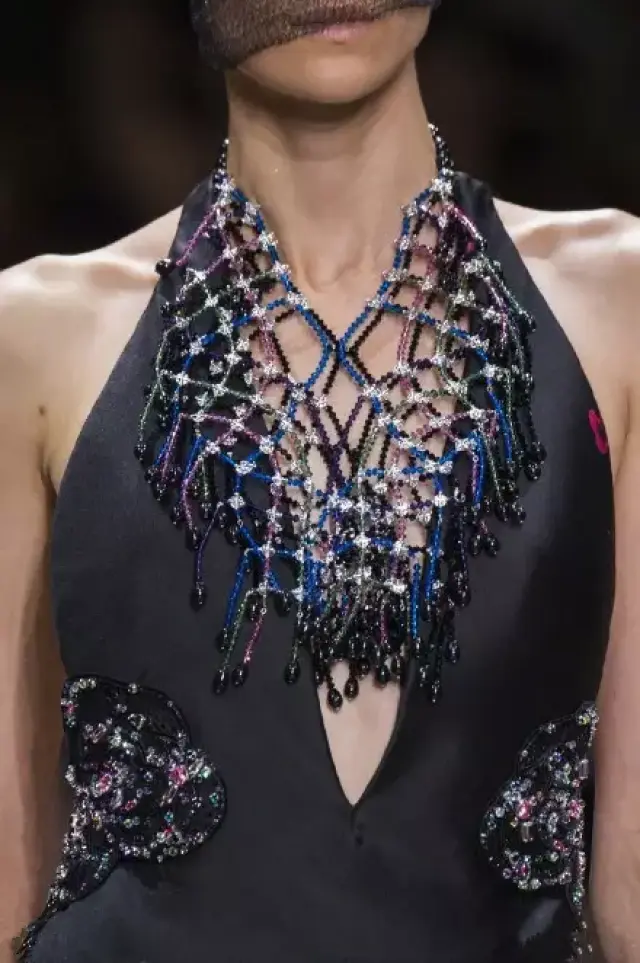 大家都在谈论的巴黎高定周,我们就聊聊何为高定