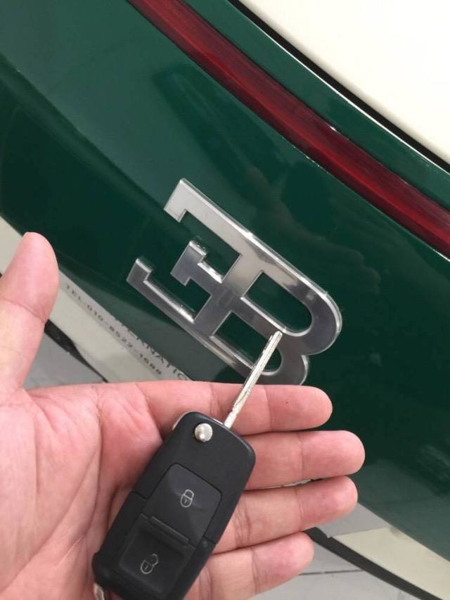 布加迪威龙的车钥匙图片