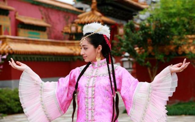 带着疑问,我和朋友来到了位于喀什的这座富于传奇色彩的香妃墓.