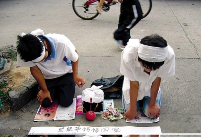 把它写了出来 我们这两年网上报道各种欺骗式乞讨,说乞丐月入几万