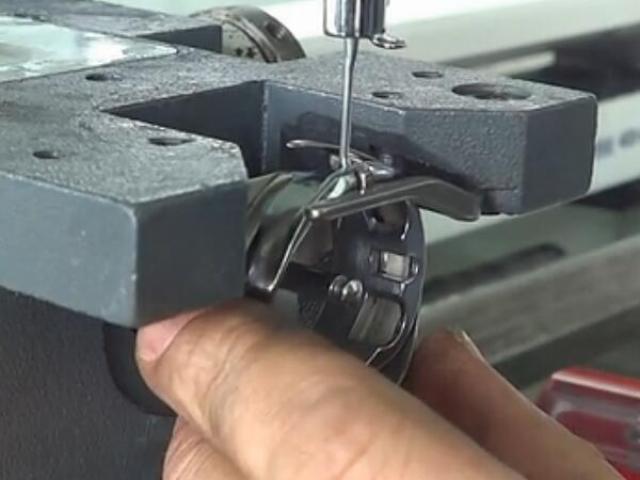 5步安装鼎诺机电绗缝机旋梭