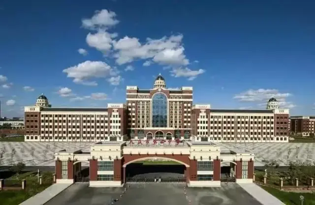 教育成绩:在2012年进行的高考中,黑龙江省北安市第一中学包揽黑河地区