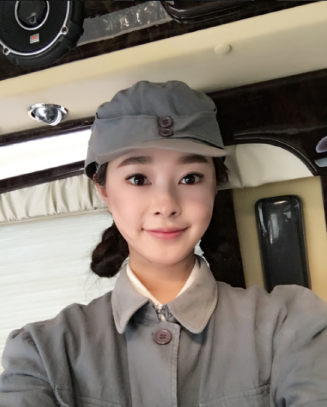 小编认识她在《伪装者》里饰演于曼丽,宋轶把悲情百