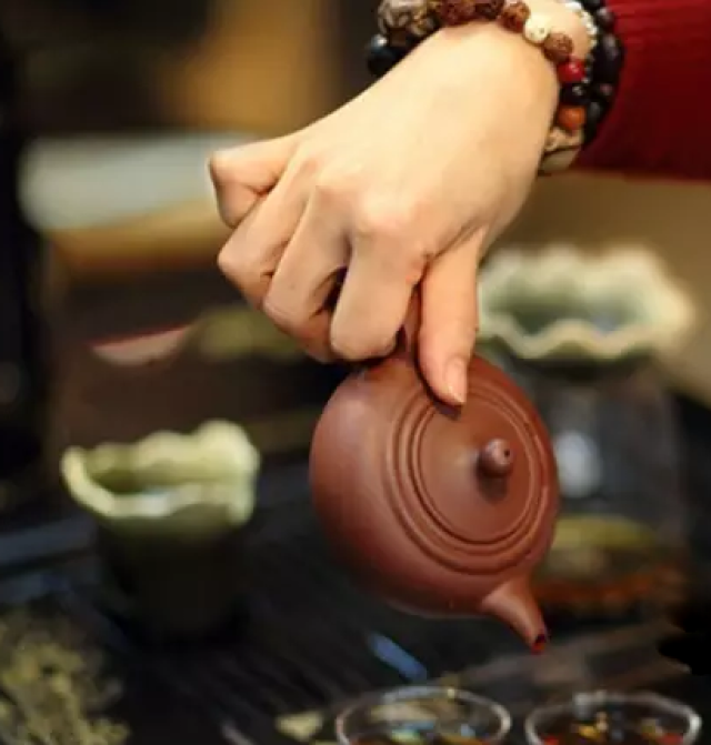 端茶手势,递茶杯手势,端茶_大山谷图库