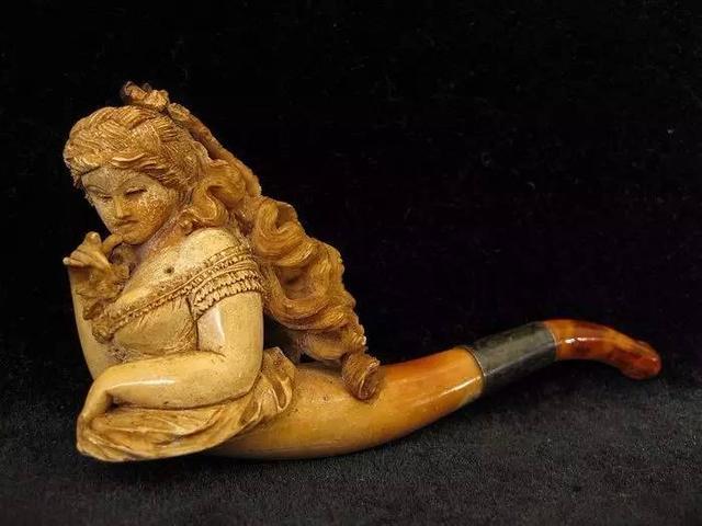琥珀对人的好处:既是烟斗又是艺术品!