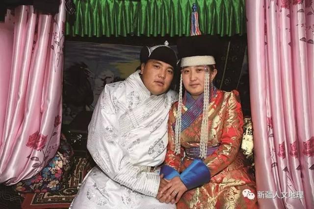 新疆人文地理丨探秘土尔扈特蒙古人后裔的婚礼