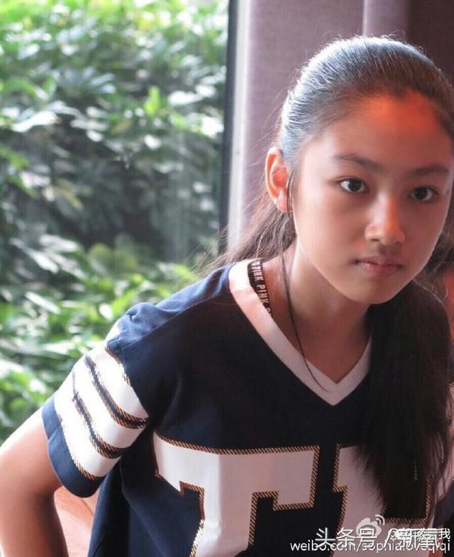 张学友女儿长得像舒淇就算了,腿比关晓彤的还长!