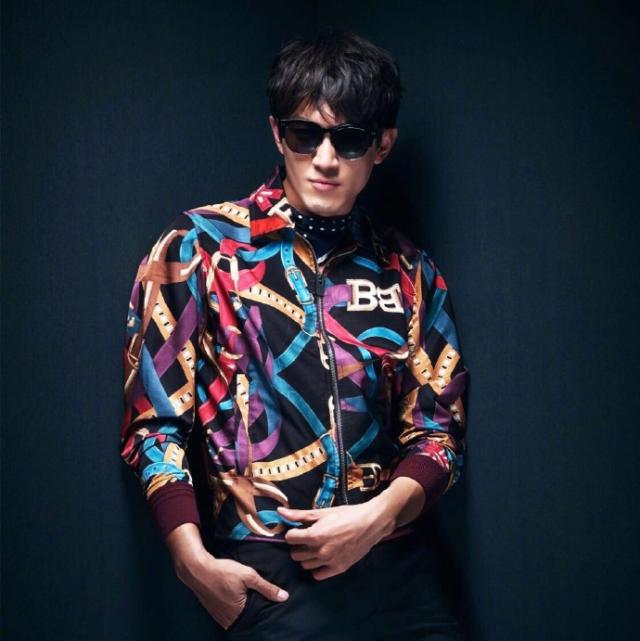 又双叒换微博头像…林更新你考虑过粉丝的感受吗?