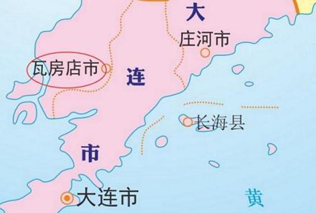 北距沈阳292公里,南距大连104公里,与长兴岛经济技术开发区一桥相连