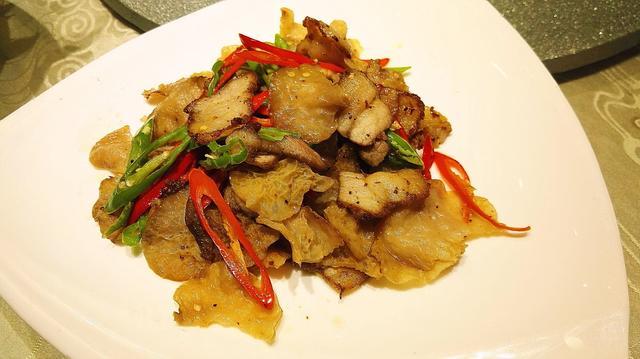 火烩铜绿菌:每年的7~8月是吃铜绿菌的最佳时节,铜