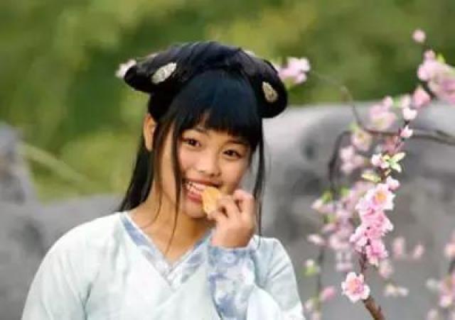 曾经的"最丑童星"今天的阳光女神!