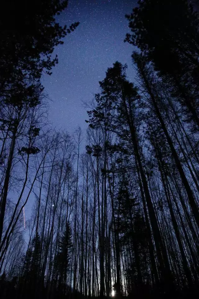 夜晚繁星 在長白山,當城市沒有一束燈光,只剩浩瀚的星空時,同樣美不勝