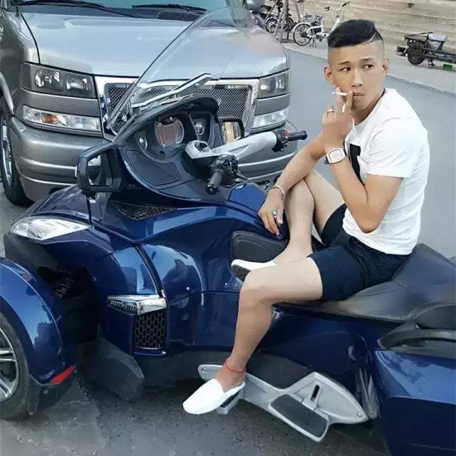 天佑一年狂澜千万,大家看他的豪车进化史就懂了!