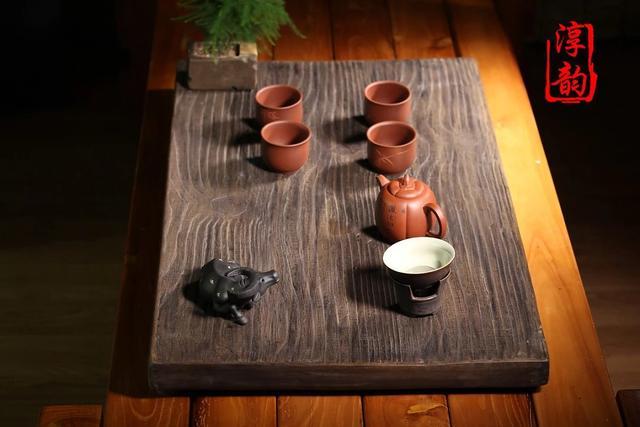 茶盘.摆放茶具的一种器具,可分为干泡茶盘和湿泡茶盘.