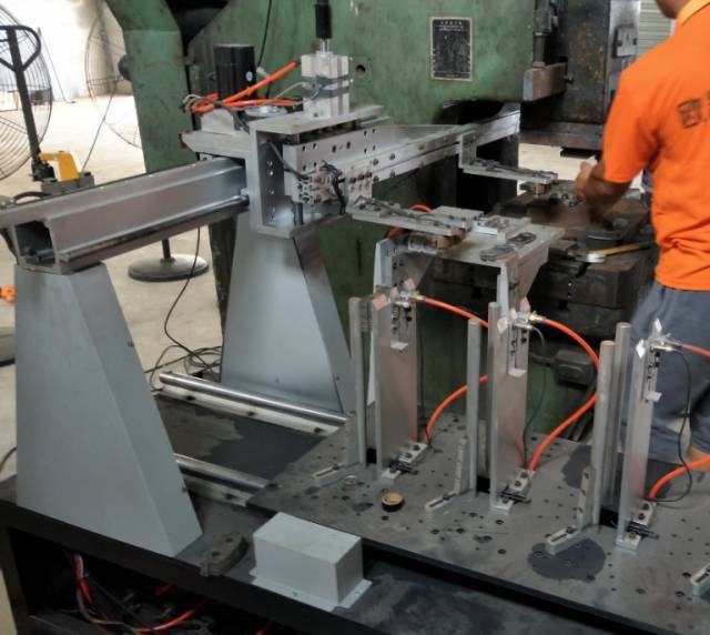 冲床自动化机械手的改进优化