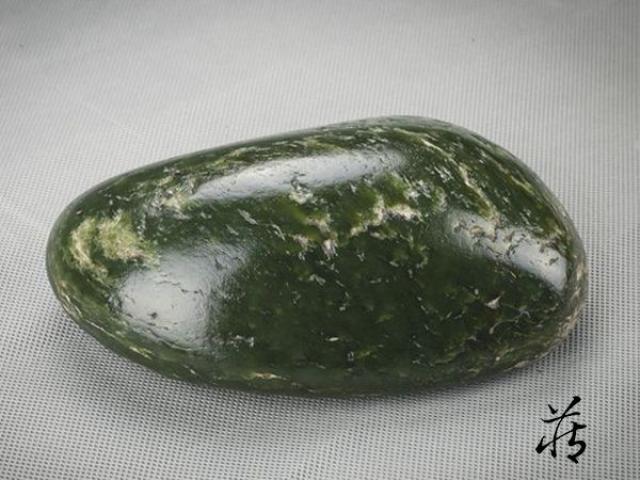 但其实新疆碧玉往往是另有所指,那就是玛纳斯碧玉.