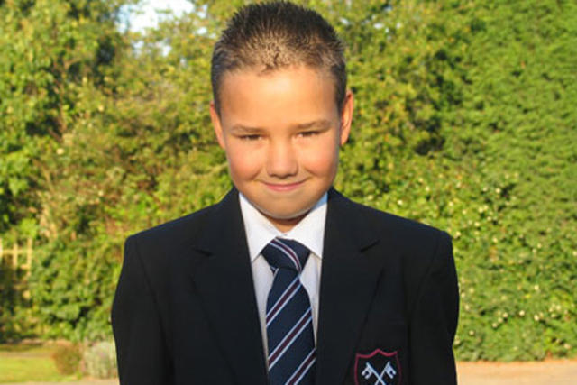 harry styles的小时候 圆滚滚的大眼睛,想必他自己也知道自己很帅!