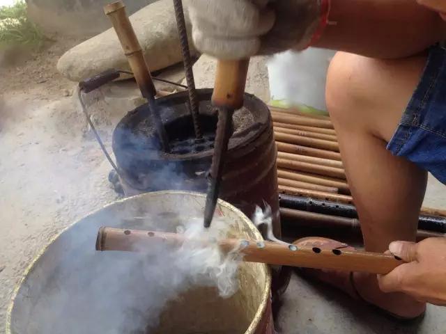 箫笛制作工序:开孔