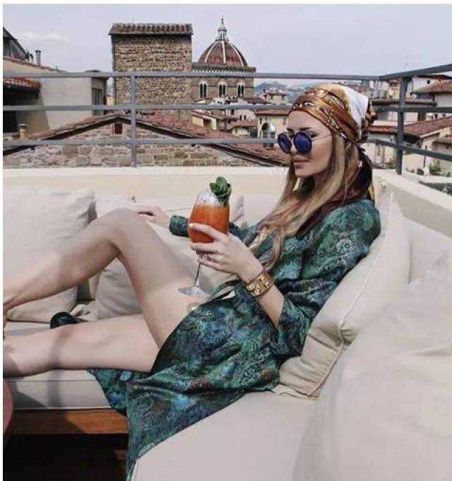 86岁超模卡门活成时尚小姑凉 女人的年龄只是数字