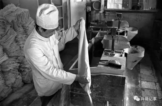 老照片:过去谁家也离不开的粮店