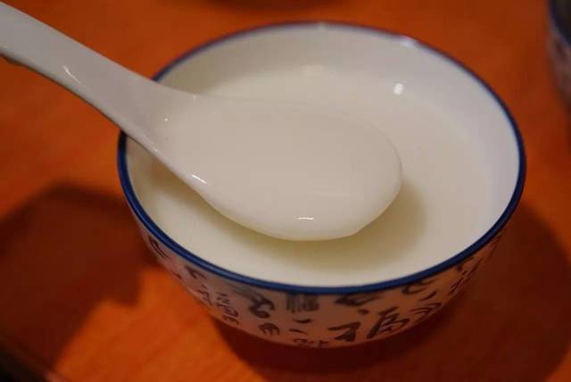 滋润解暑的冻杏仁茶