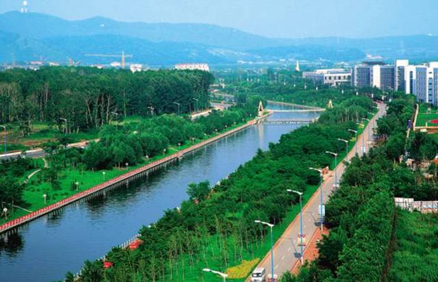 不要紧, 之所以把火车站选在 道义地区郝心台村 就是因为,这里交通
