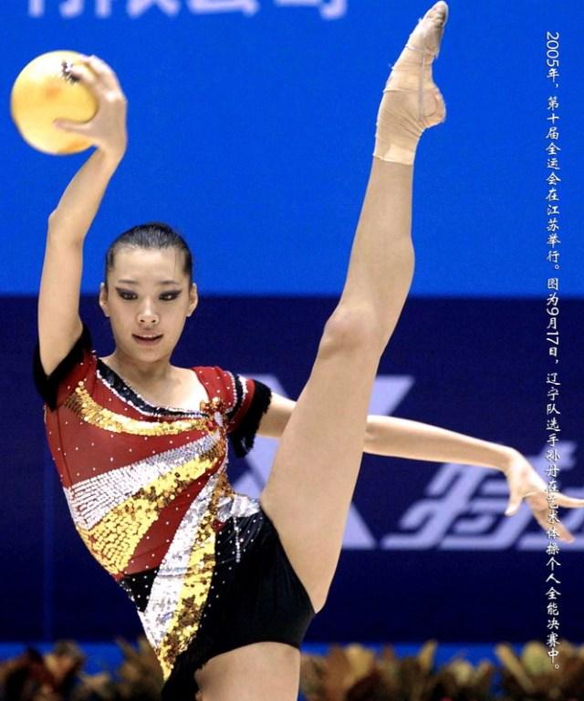 辽宁运动员韩玉成在竞走锦标赛50公里比赛中,以3小时36分20秒夺得冠军
