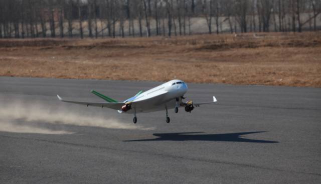 中国航空创新创业大赛来啦,一起为中国商飞"灵雀"加油!