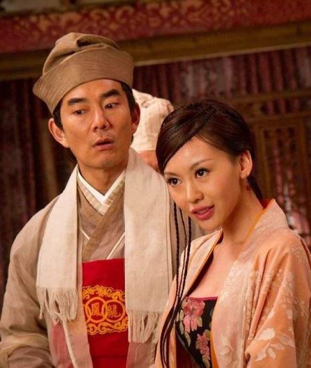 她与任贤齐,徐熙媛,霍思燕等人主演了古装喜剧电影《龙凤店》,在片中