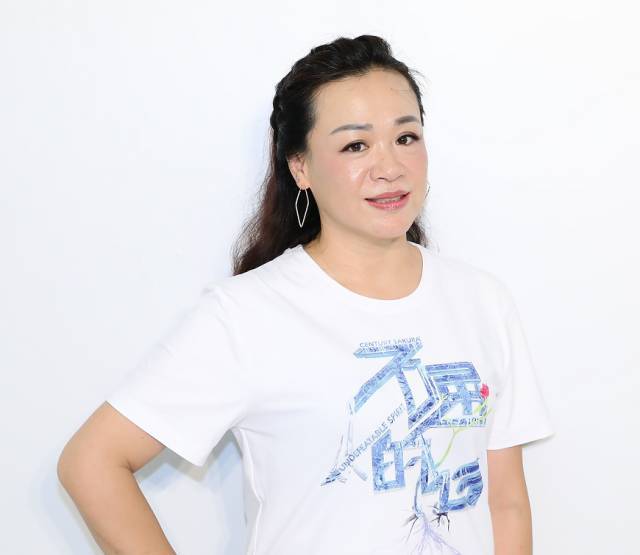 以上为代表我们菲诗国出战的学员,从左到右分别为:冯菊,胡晓东,蒋薇