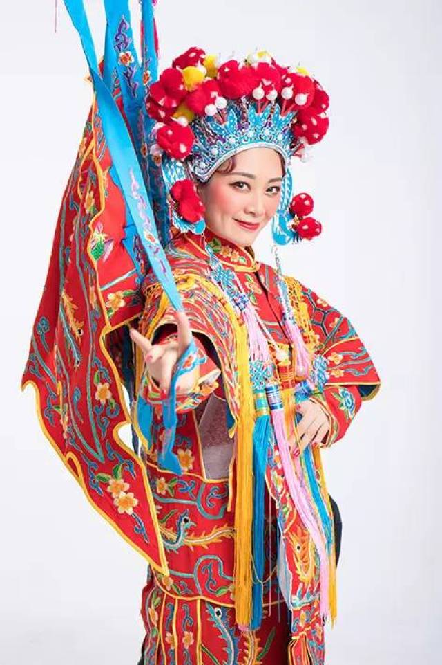 声报:封面人物 | 音乐之声莫澳欣,广佛地铁代言第一人