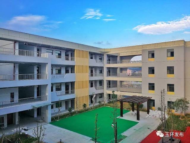 一座美观大气的新学校矗立在那, 它就是—— 楚门中心小学文兴校区