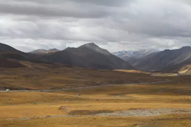 全國最後一個不通公路的縣,世上最難走的路,卻是徒步旅行者的聖地-旅