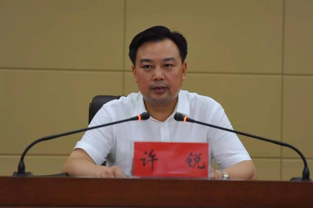许锐主持并讲话 许锐指出 会议主要目的是深入贯彻落实赣州市脱贫攻坚