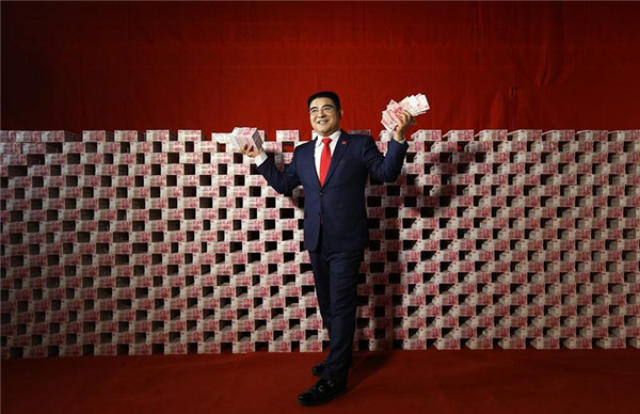 01最近郭敬明就不开心了,虽然他是个明星也很有钱.