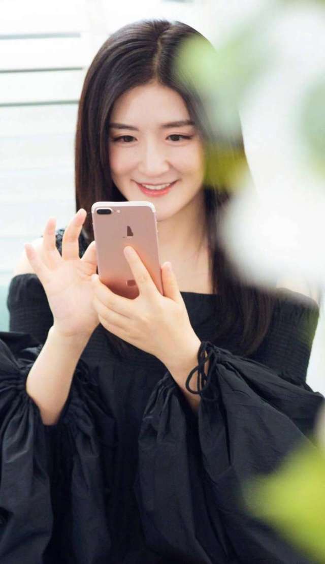 谢娜发博开始工作, 网友: 娜姐终于回归快乐大本营了-娱乐频道-手机搜