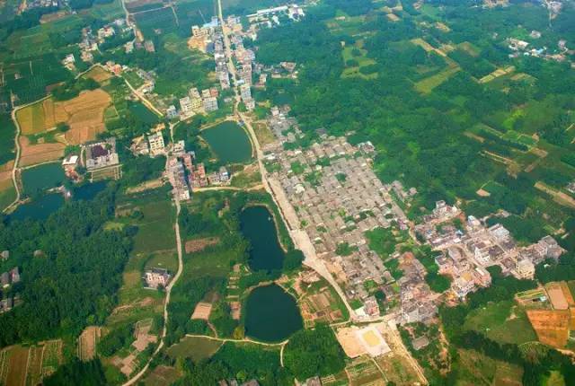 合山镇位于阳东区东北部,地处那龙河中上游,全镇总面积98平方公里