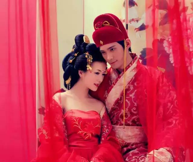 花田酒地玻璃"鹊桥"秀恩爱,情侣招募中.